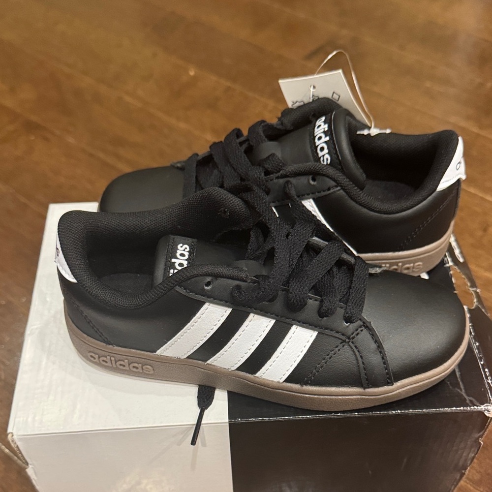 Adidas Classic Black and White Shoes - Picture 8 of 10